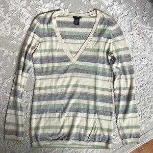 Theory 100% cashmere sweater